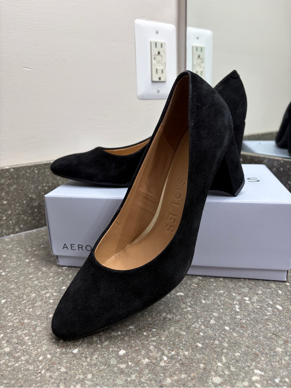 Aerosoles Women's Betsy Black Suede Pointed Toe Pump